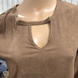 Wrangler women’s faux suede Brown Asymmetrical hi low Blouse size M